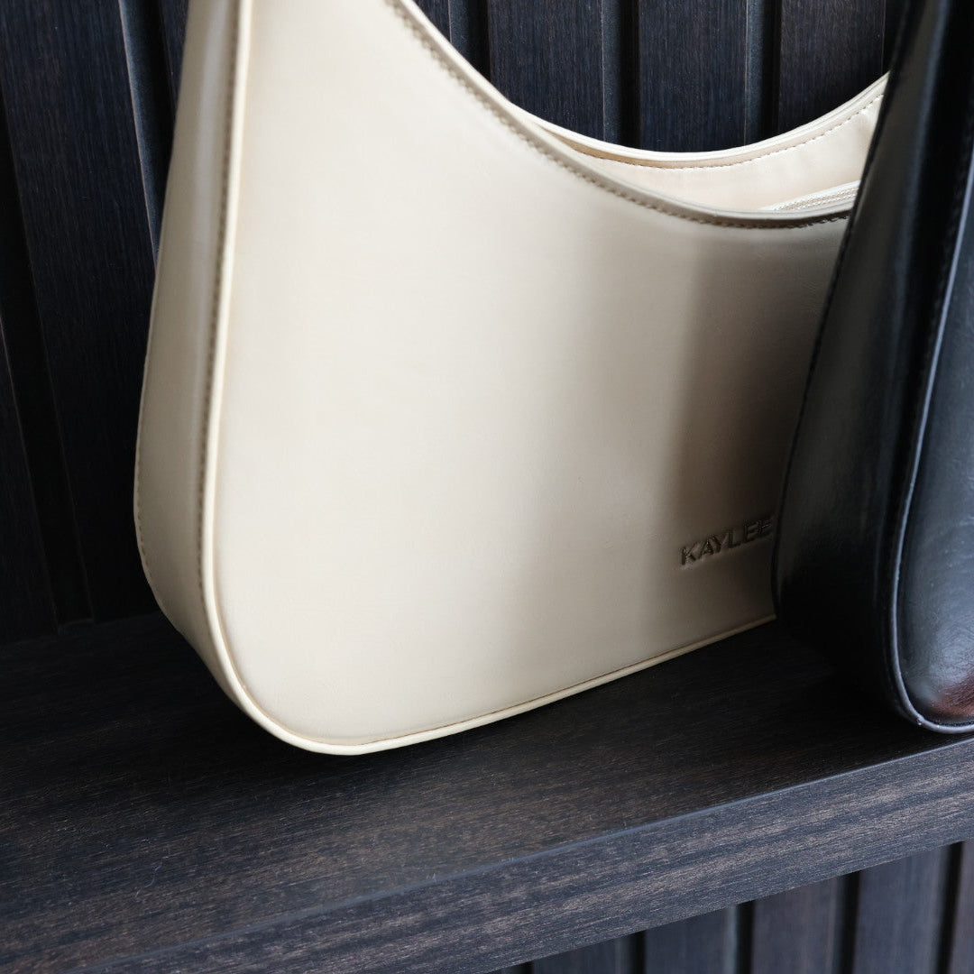 Compacte handtas in beige en zwart, party proof crossbodytas