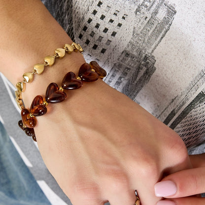 Strecht armband kralen met hartjes bruin