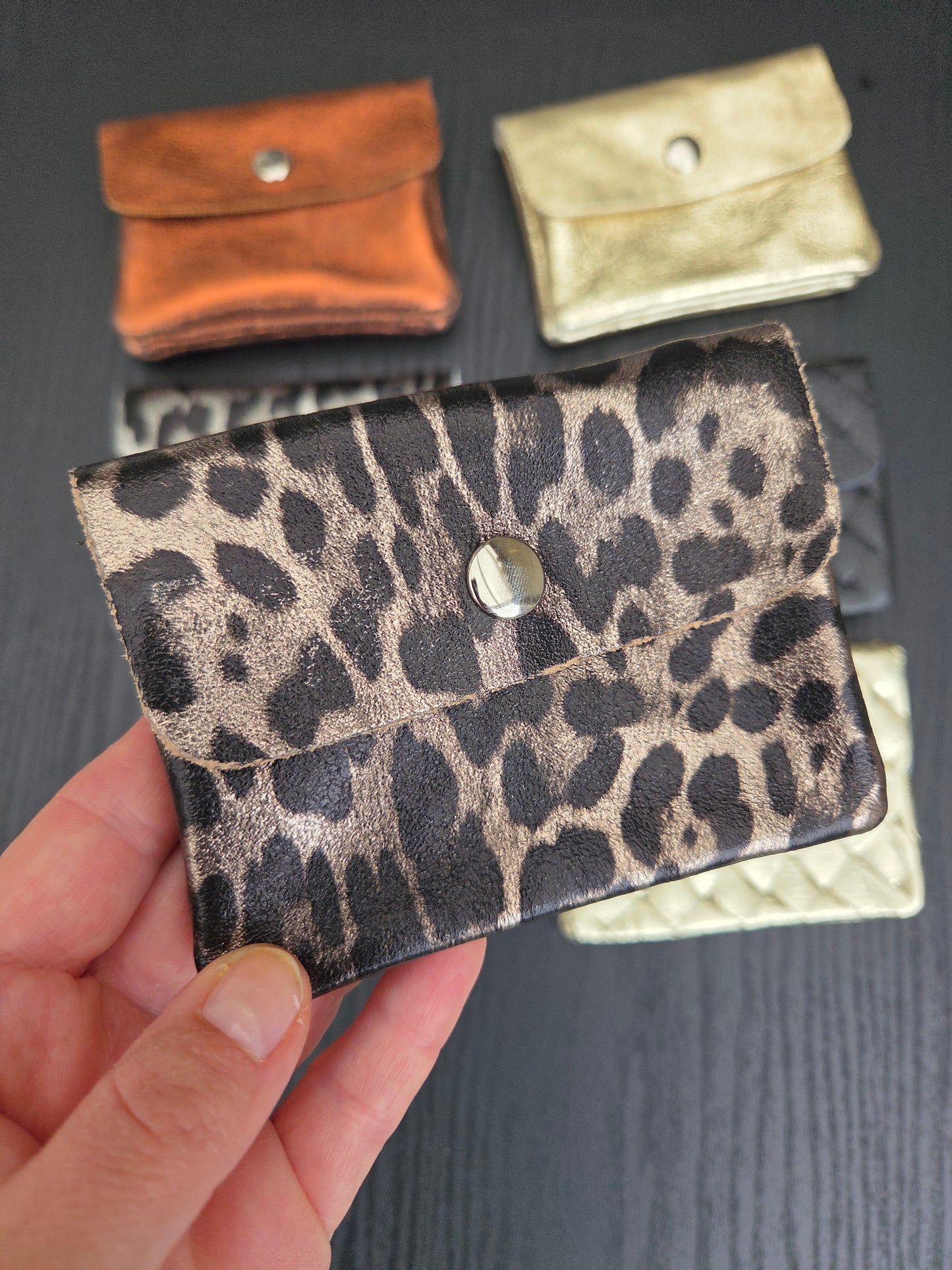 Holly Leren Portemonnee - Compact 8x10,5cm kleur zwart met goud