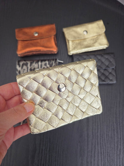 Holly Leren Portemonnee - Compact 8x10,5cm kleur goud - gevlochten