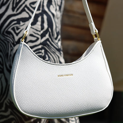 Rosy handtas kleur begie, bootvorm, op model