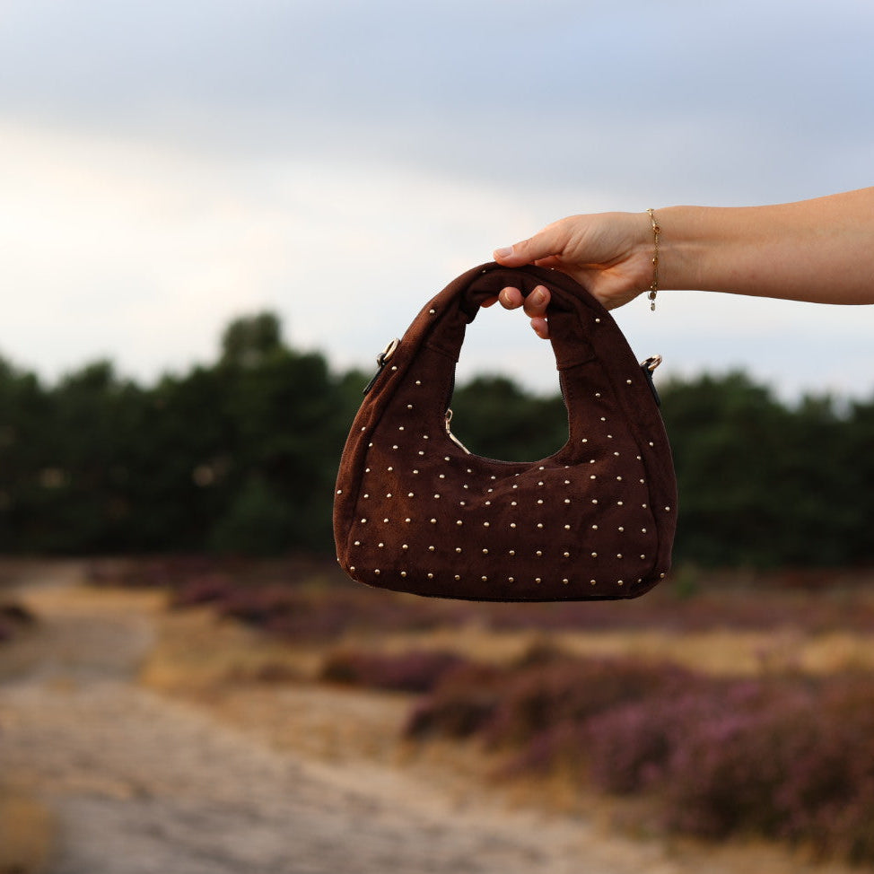 Tasje Roxy met studs kleur bruin sfeer foto buiten