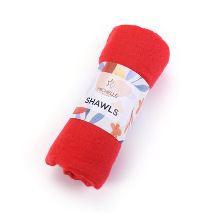 Dun sjaaltje roze / rood in rol verpakking witte achtergrond